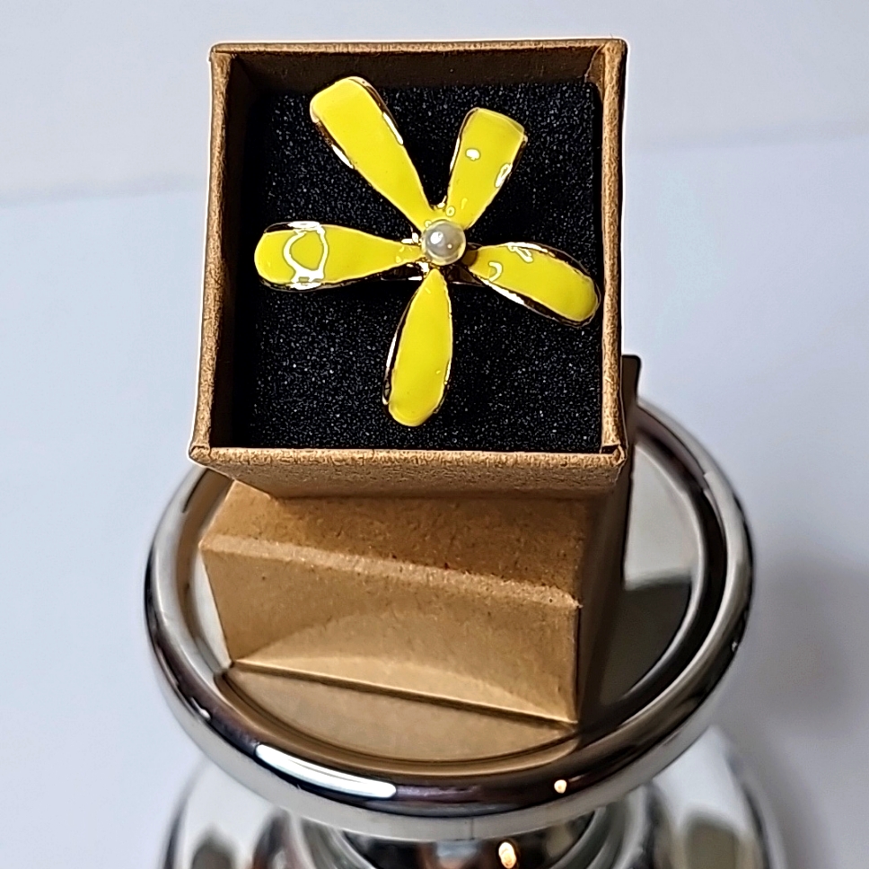 Large Flowered Custom Yellow Ring W/Ctr Pearl & Gold Adj. Band Size Os